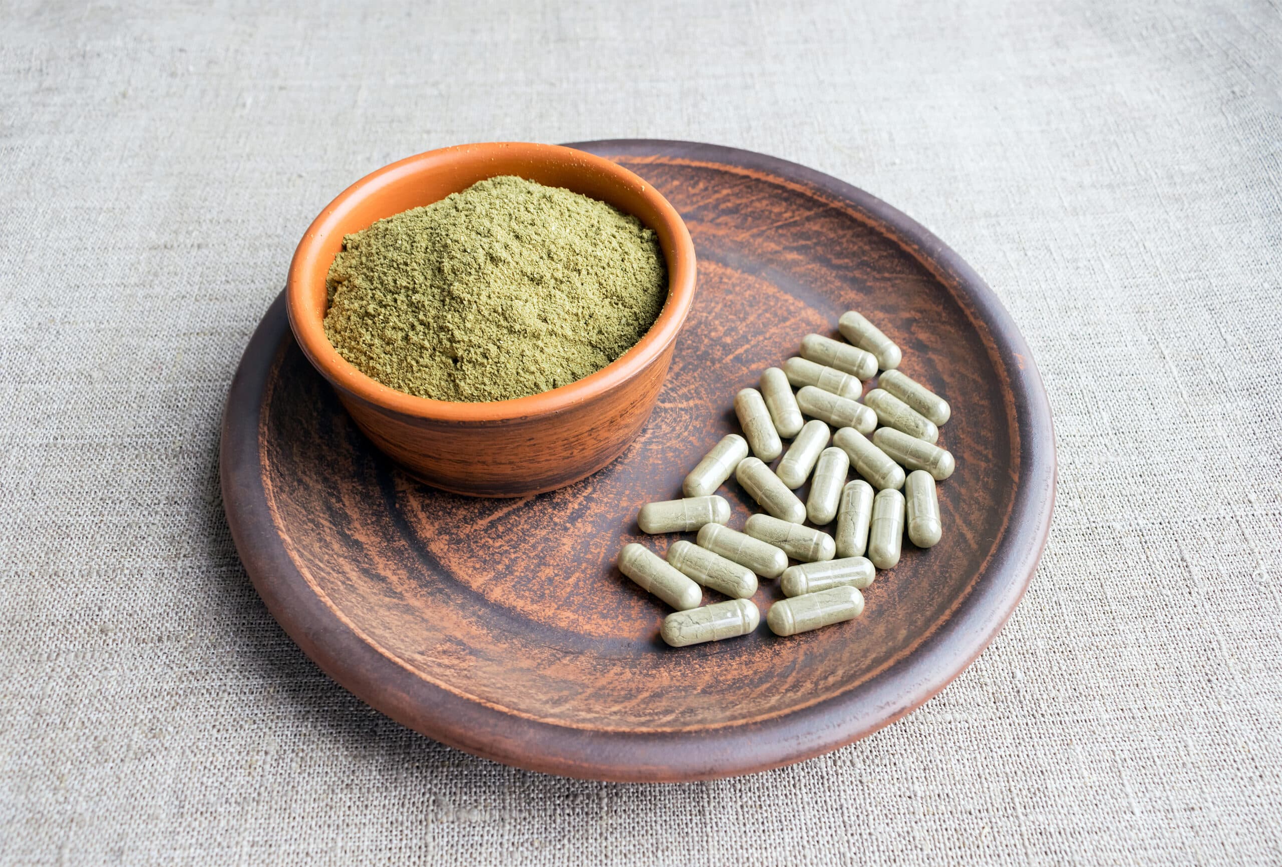 kratom powder and capsules