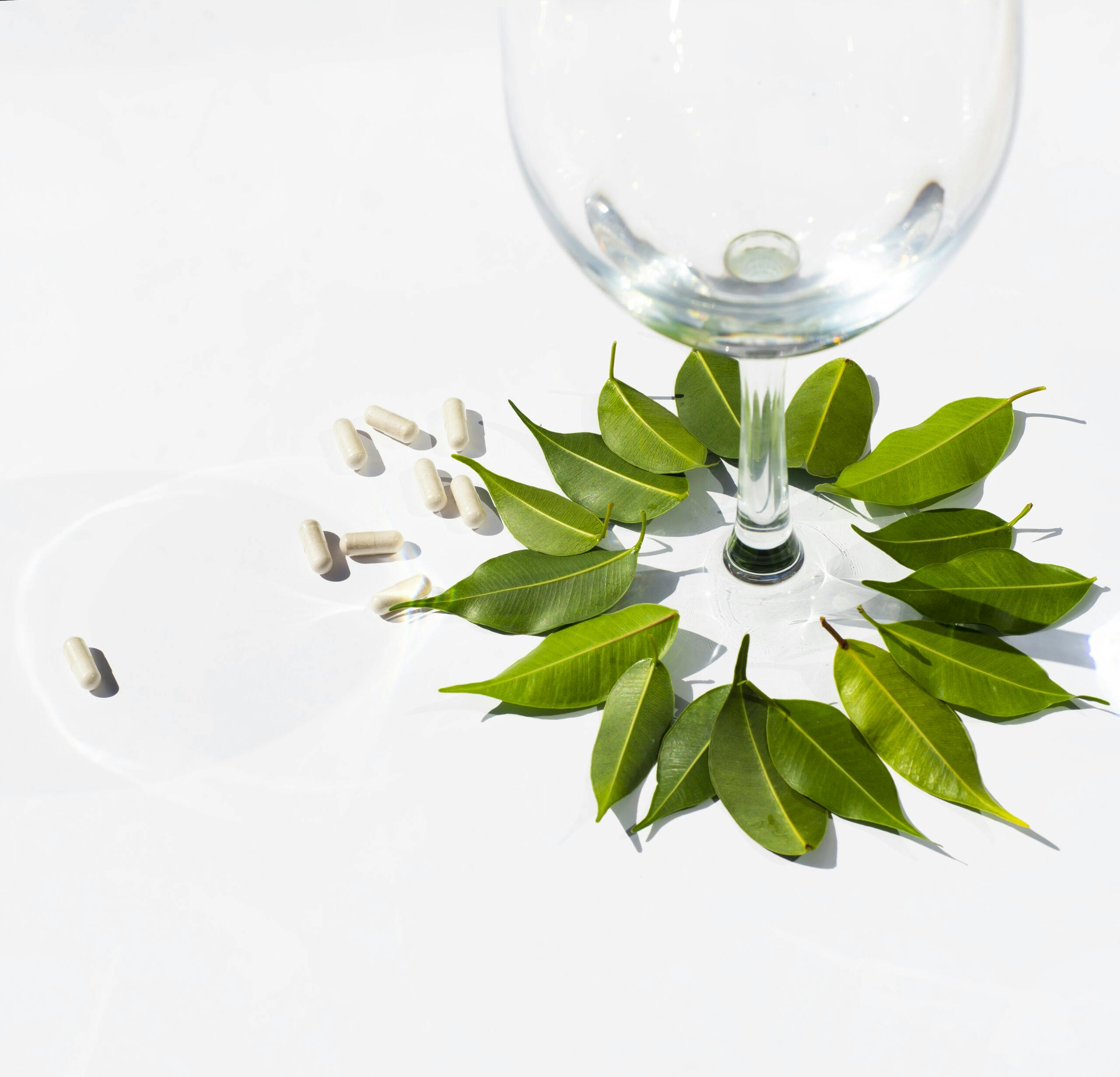 kratom pills plant leaves and wine glass