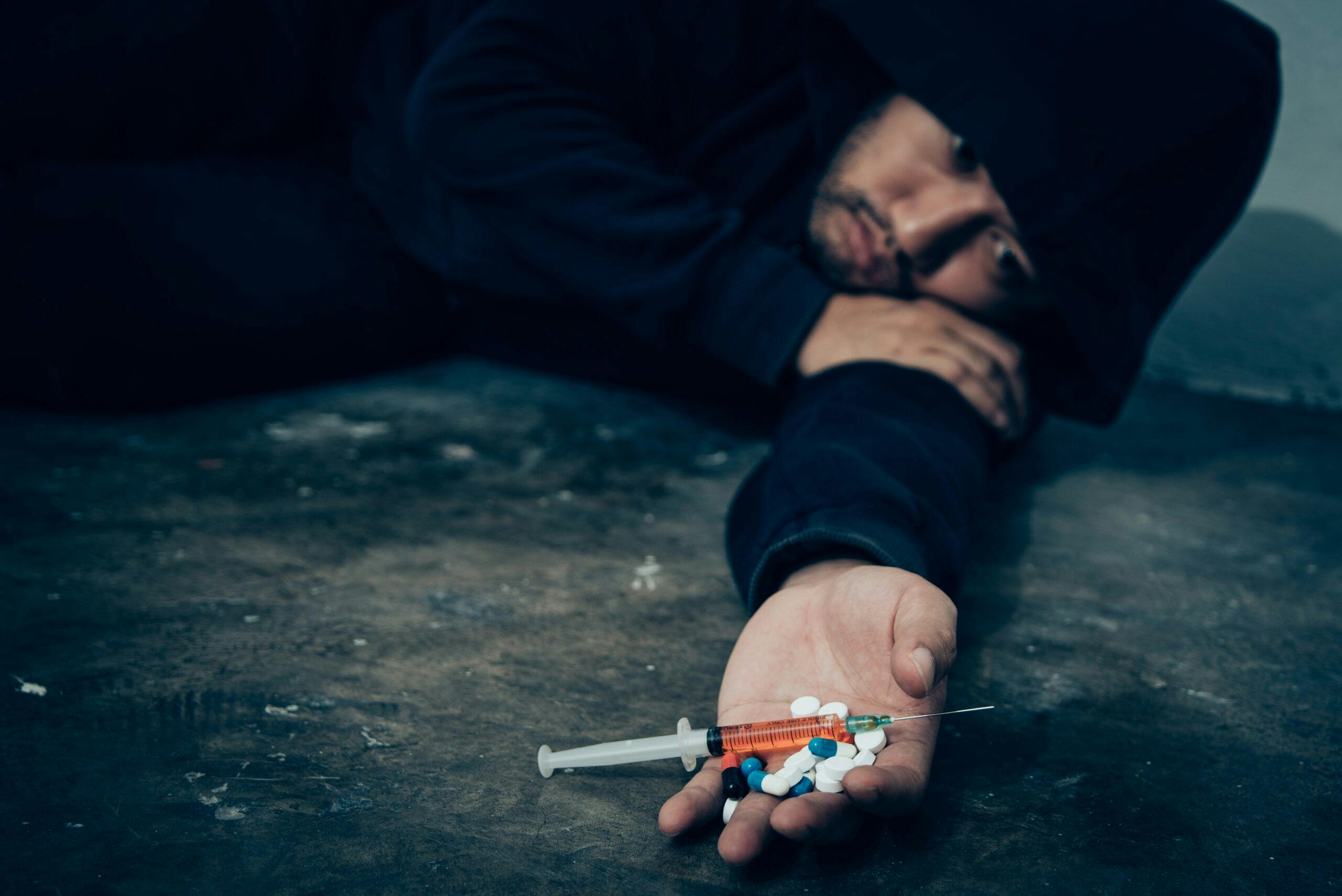man overdose on morphine drugs needle pills