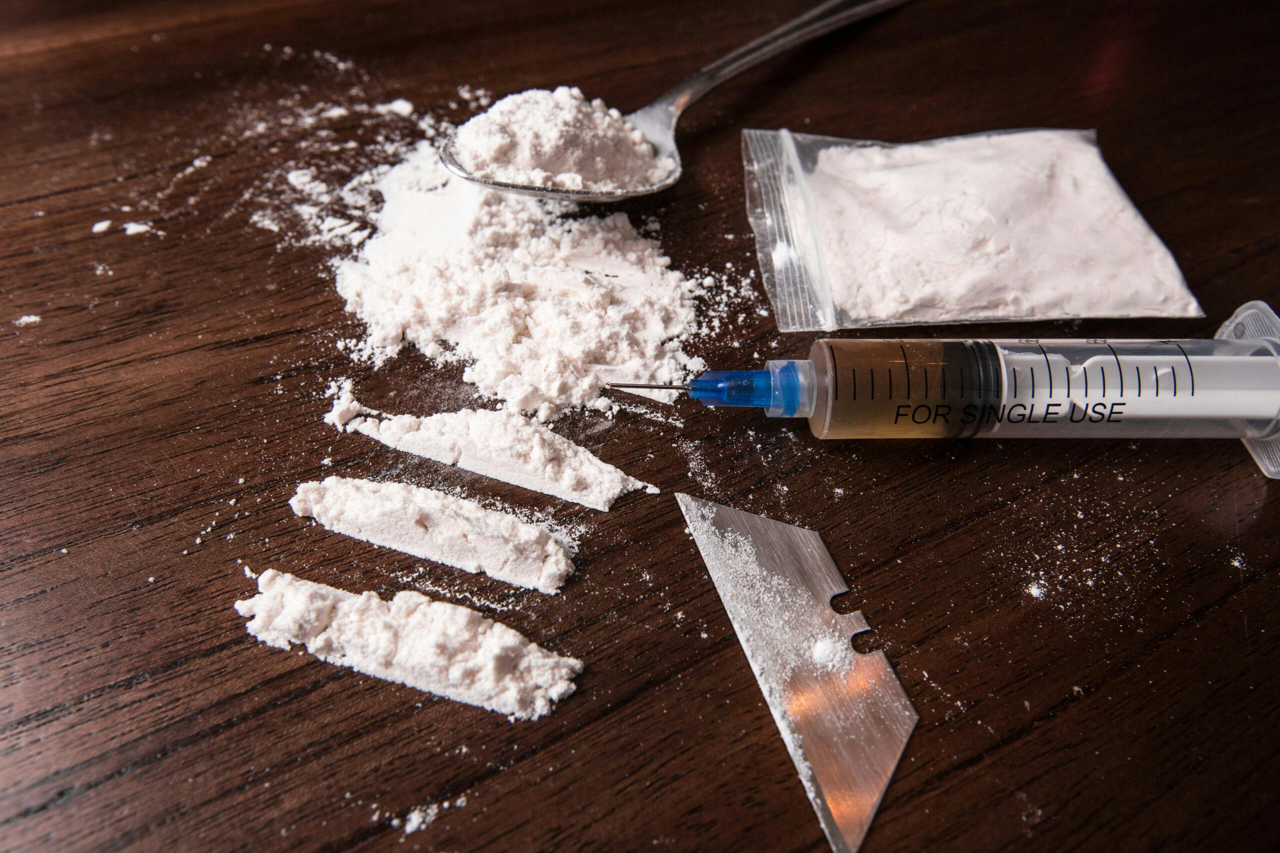 cocaine in pile lines needle bag razor